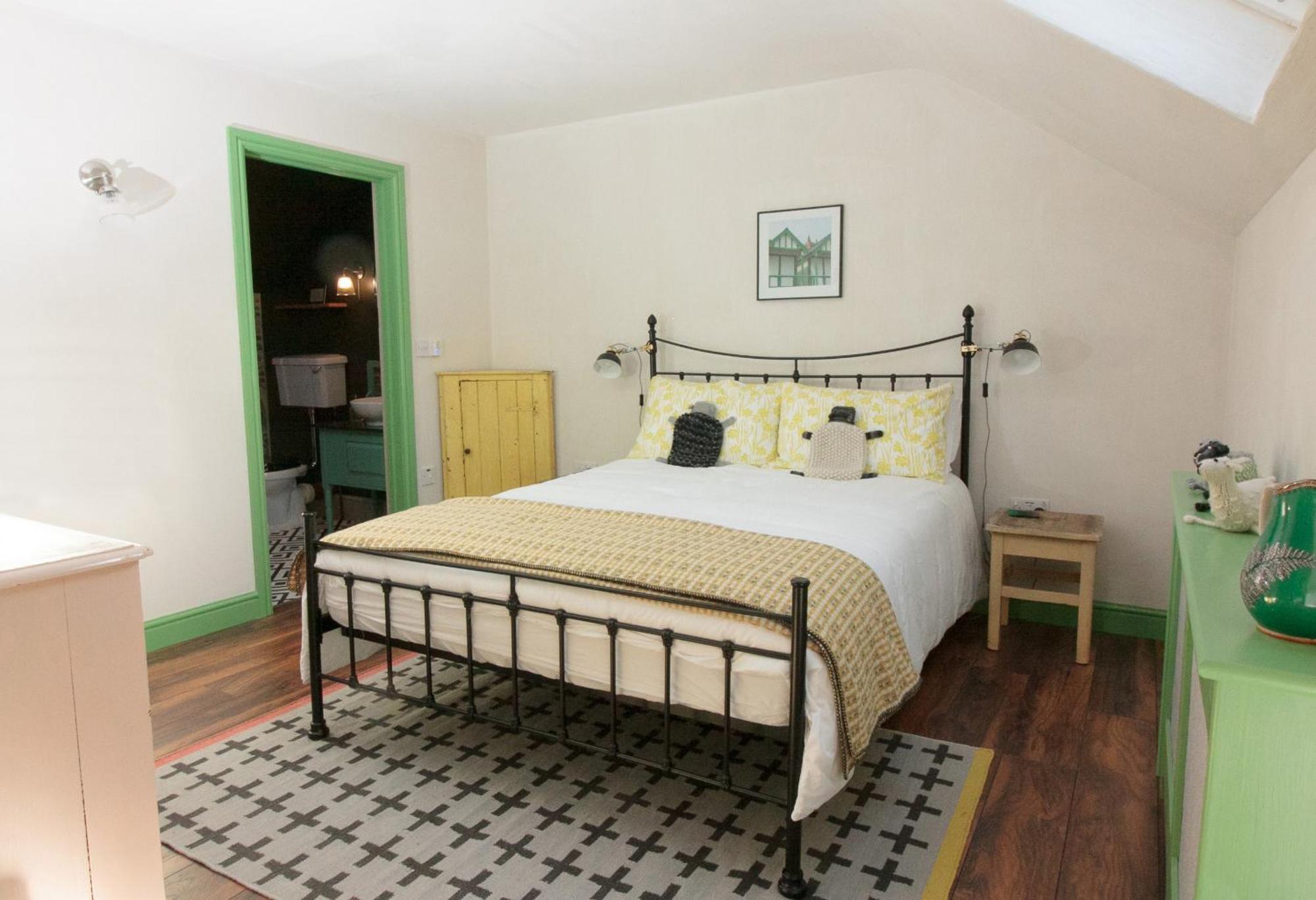 Creatively Converted Barn In Accessible Rural Spot Llanwrda Exterior foto